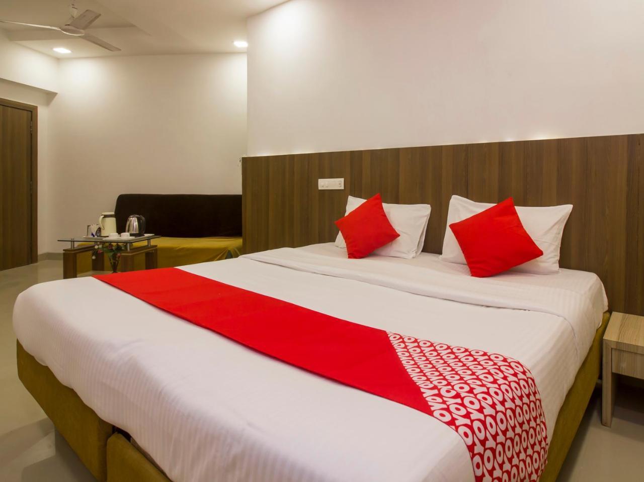 Oyo Flagship 19825 Hotel Panchratna Panvel Εξωτερικό φωτογραφία
