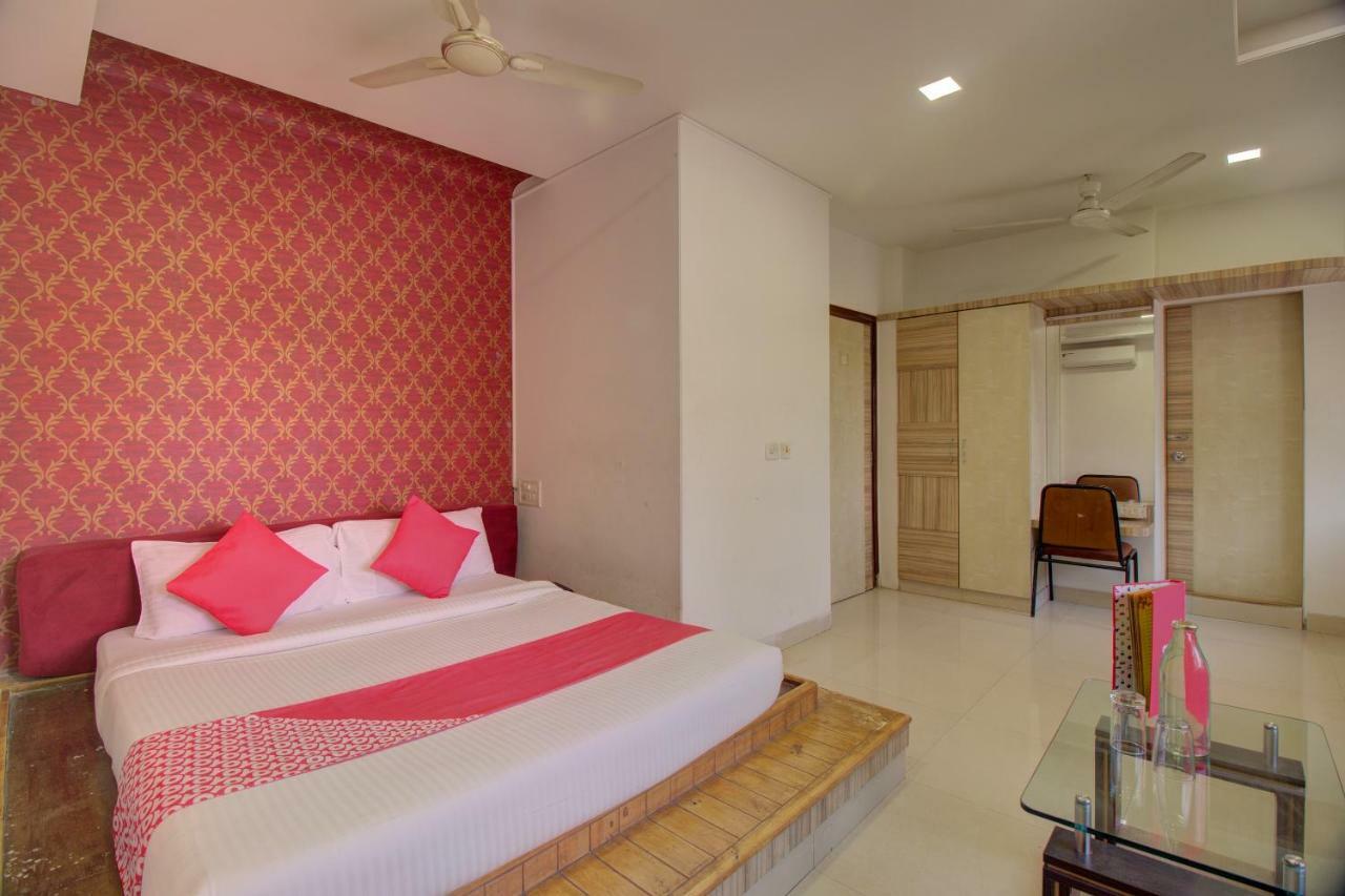 Oyo Flagship 19825 Hotel Panchratna Panvel Εξωτερικό φωτογραφία