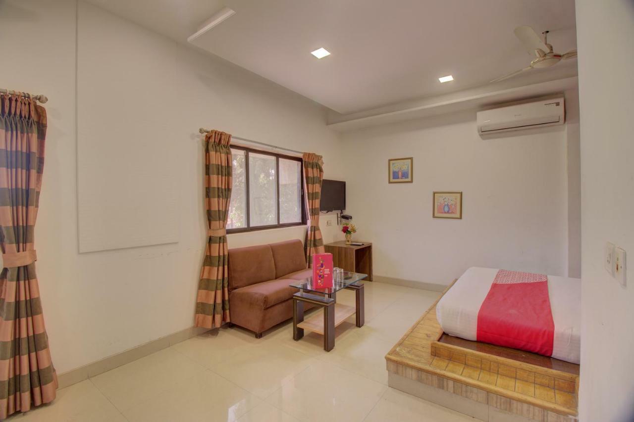 Oyo Flagship 19825 Hotel Panchratna Panvel Εξωτερικό φωτογραφία